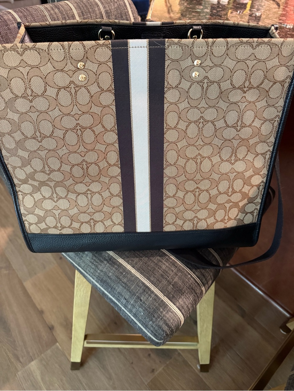 COACH Dempsey Signature Canvas Tote in Khaki/Black 40in - Picture 3 of 4